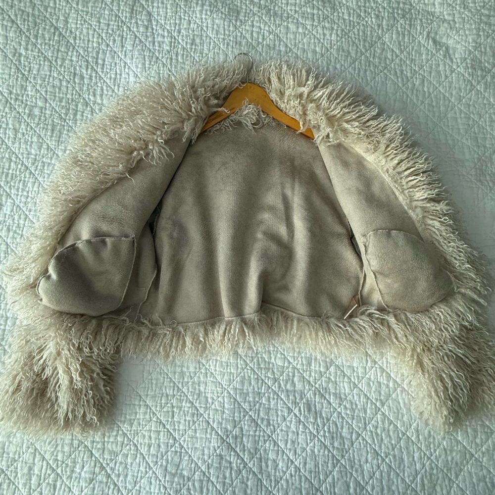 NWOT Faux Fur Cropped Jacket in Cream - Picture 2 of 7